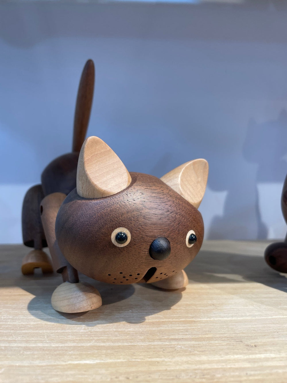 Handmade wooden cat figurine - WOOD KONG